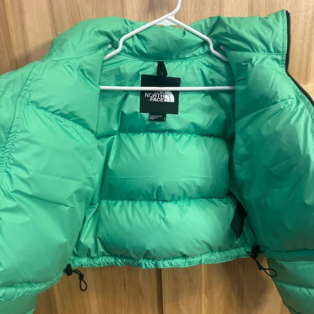 The North Face Cropped Nuptse Jacket 'Chlorophyll Green' size Small cropped - Picture 8 of 11